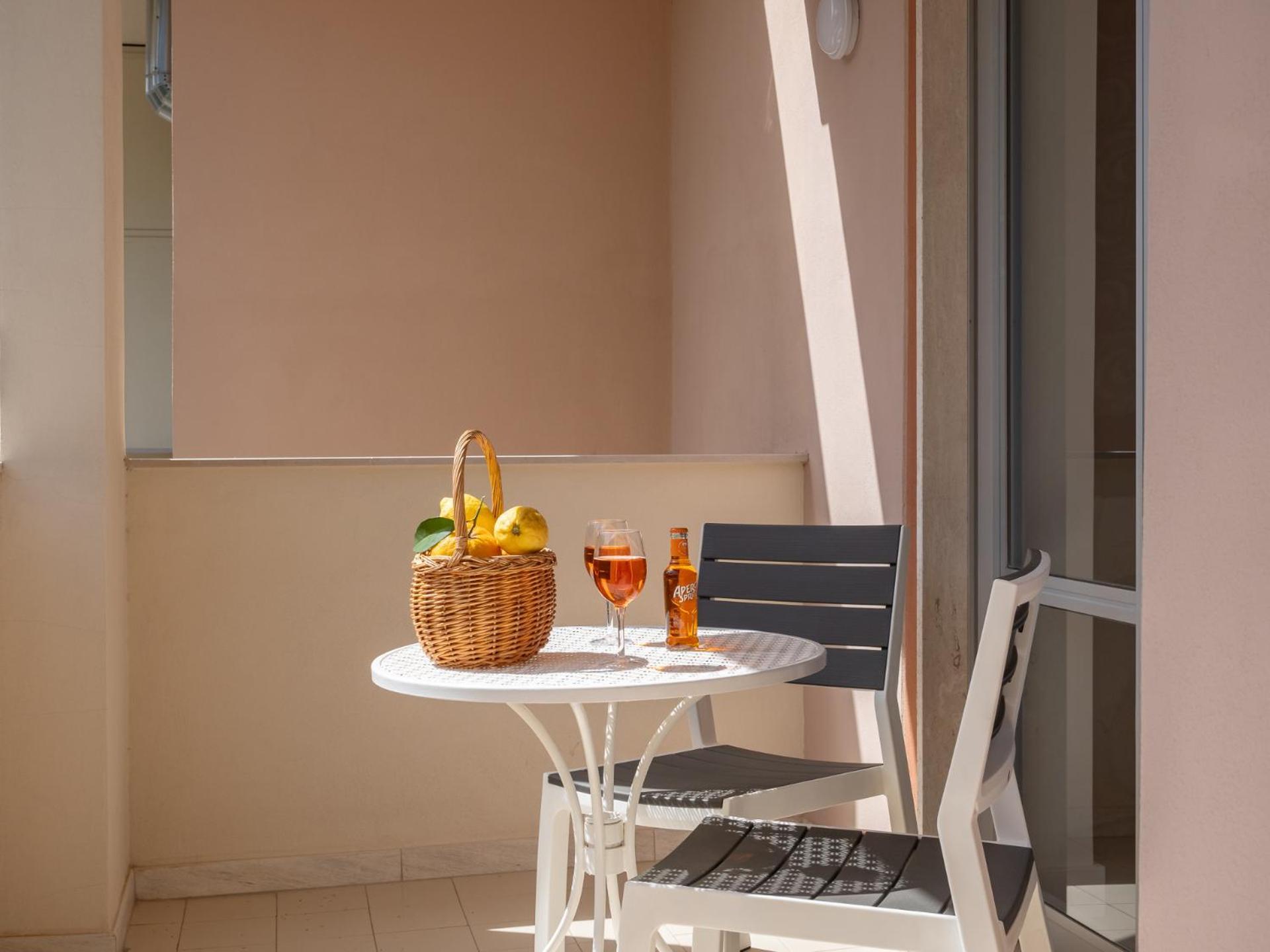 Nonno Angelo - 4 Bedrooms With Free Parking & Seaview Balcony Sorrento Exteriér fotografie