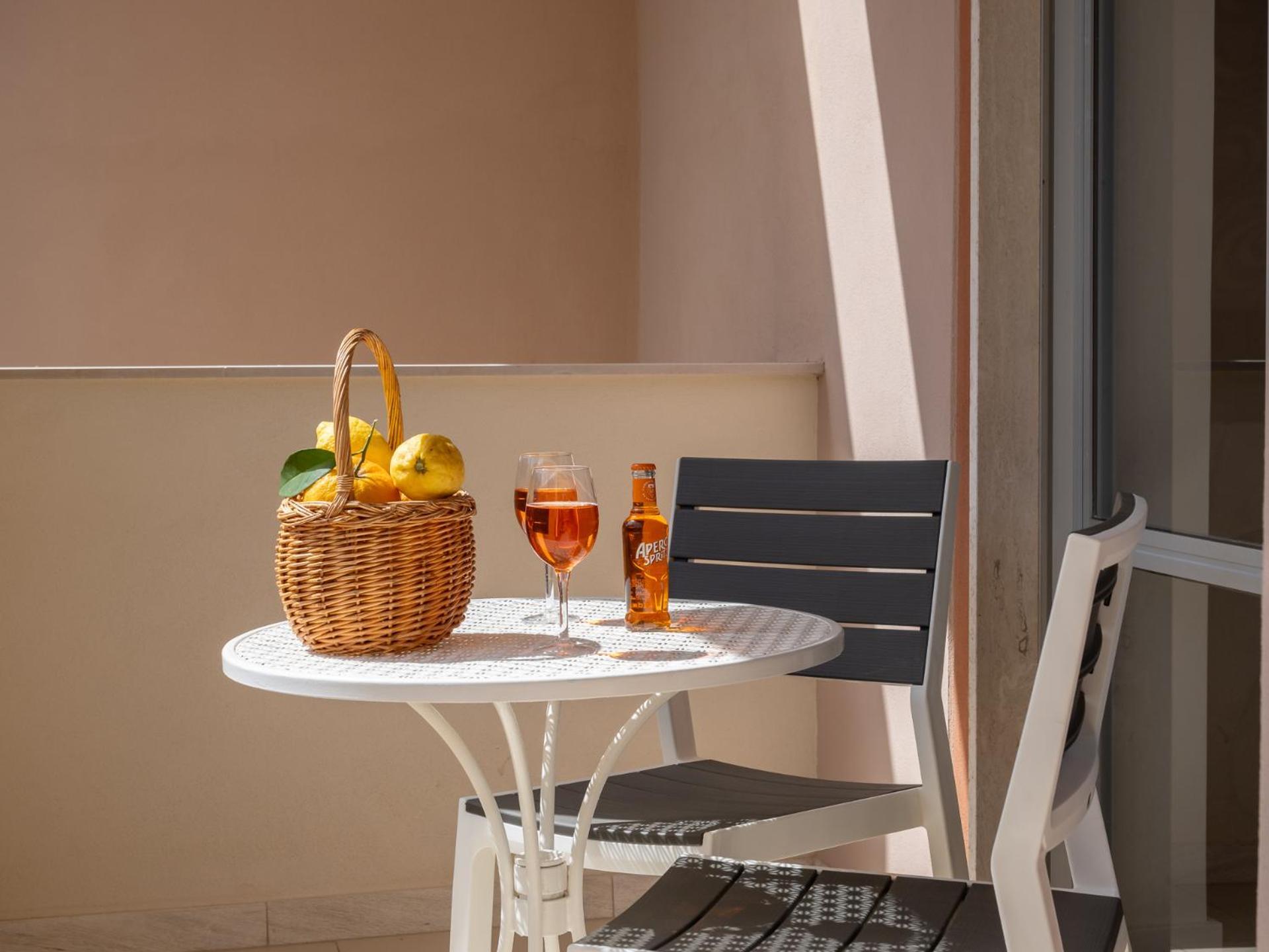Nonno Angelo - 4 Bedrooms With Free Parking & Seaview Balcony Sorrento Exteriér fotografie